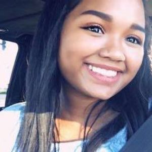 Meet your Posher, Simone